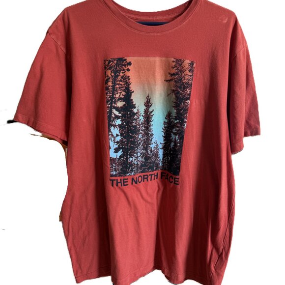 The North Face XXL Graphic T-shirt – Nature-Inspired & Bold - Picture 1 of 8